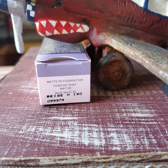 Beige N 190 (Neutral) Matte 3D Foundation Combo to Oily Mary Kay Timewise - Picture 3 of 8